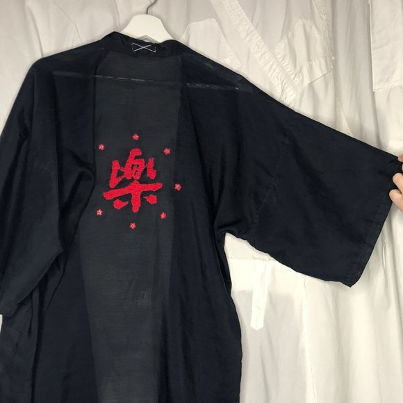 Vintage Embroidered Silk blend kimono robe. - Picture 6 of 11
